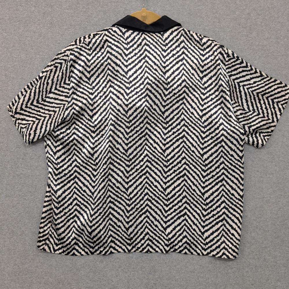 Formost Women's Black White Zigzag Print Short Sleeve‎ Pajama Top Size Medium - Picture 3 of 3